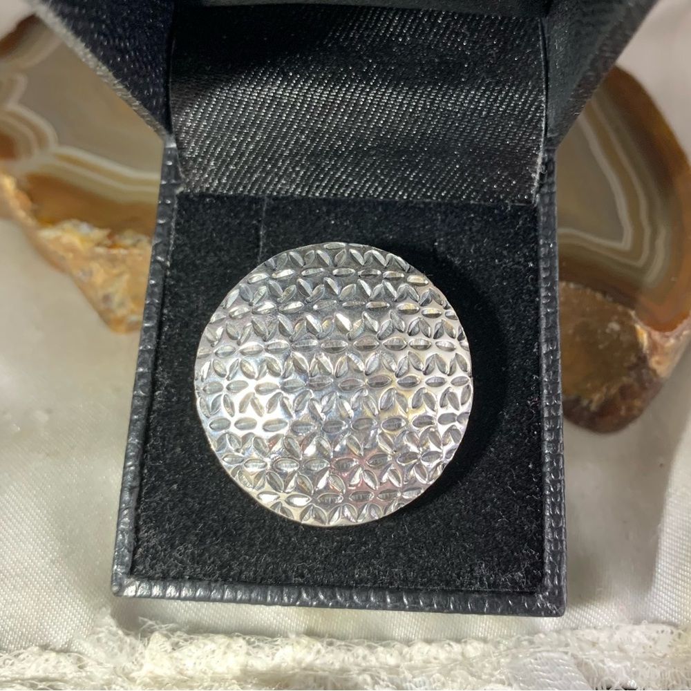 STERLING SILVER ROUND ETCHED RING SIZE 6 - Picture 3 of 5